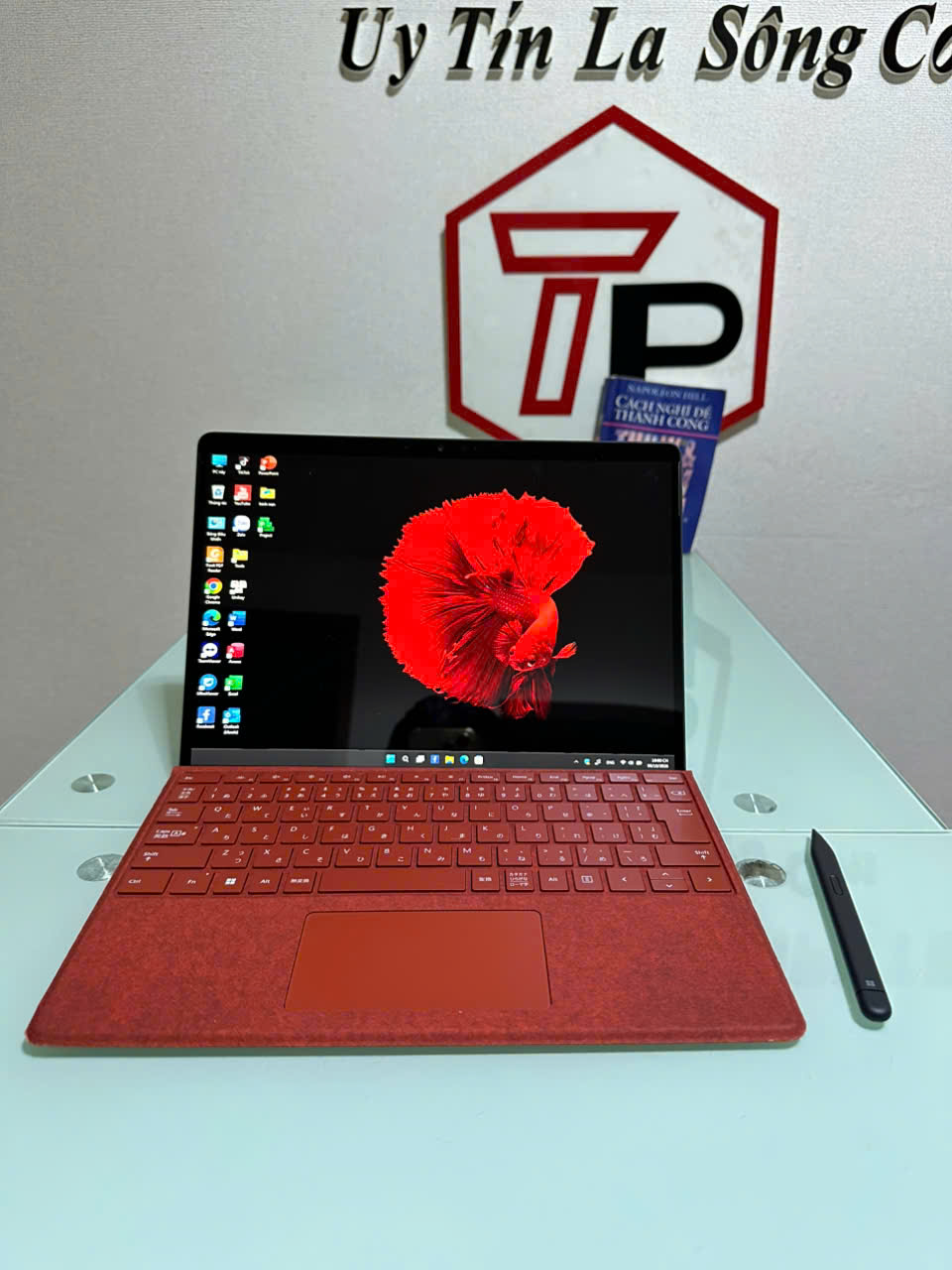 Surface Pro 8 (kèm bút + phím) / i5-1135G7 (up to 4.2Ghz | 4 nhân 8 luồng) / RAM 8GB / SSD 256GB / 13 inch 2k+ IPS cảm ứng (2880 x 1920)