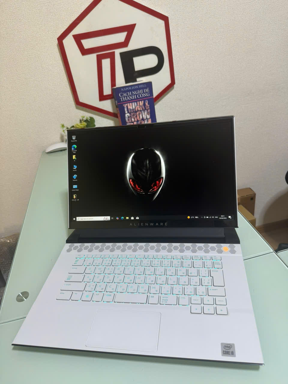 Alienware m15R3 / i9 10980HK (up to 5.3Ghz | 8 nhân 16 luồng) / RAM 32GB/ SSD 512/ RTX2080 Super Max Q 8GB/ 15.6 inch FHD IPS 144Hz (1920x1080)