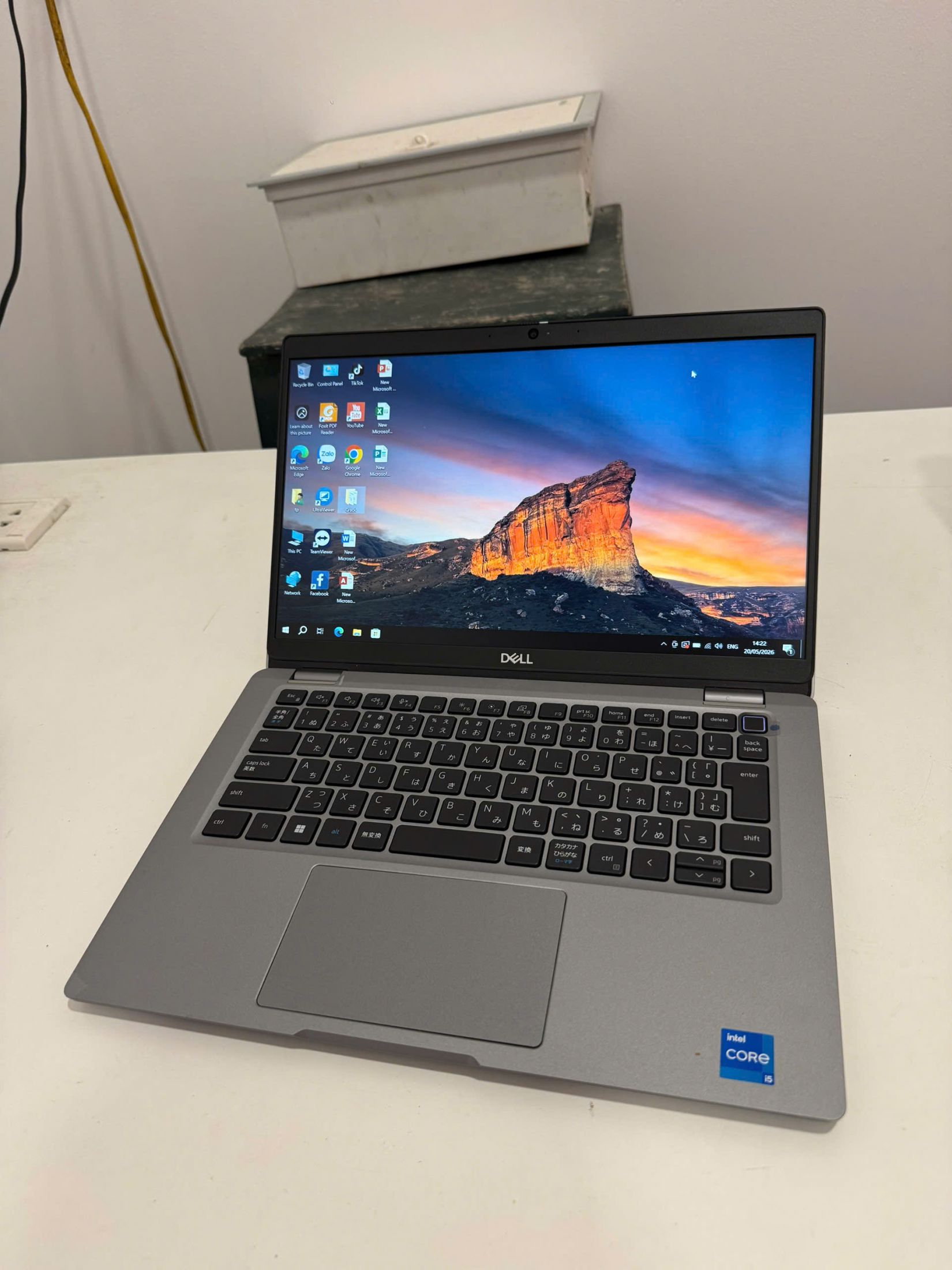 Dell Latitude 5330 / i5-1245U (up to 4.40Ghz | 10 nhân 12 luồng) / RAM 16GB / SSD 256GB / 13.3 inch FHD IPS (1920x1080)