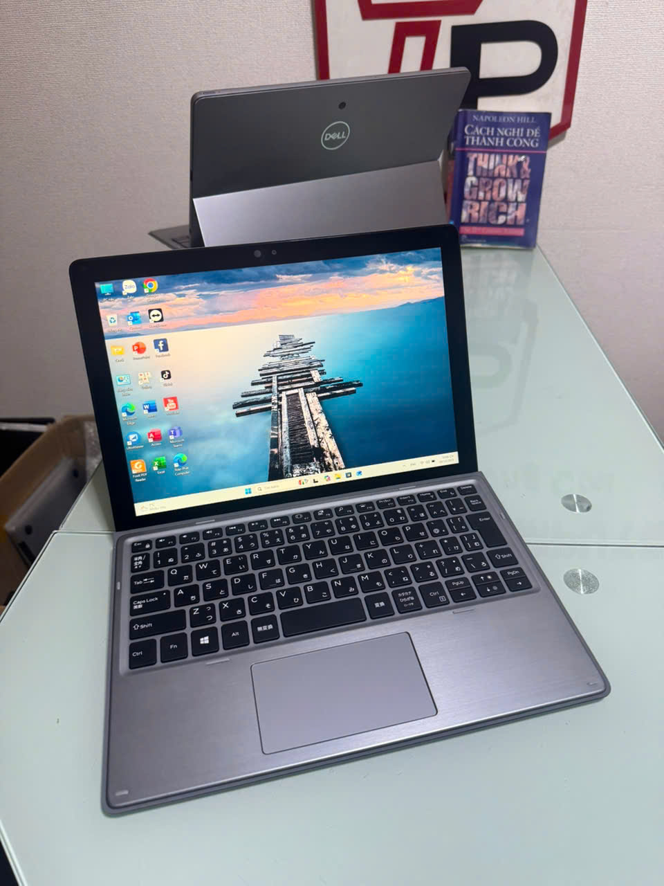 Dell Latitude 7210 2in1 (kèm phím) / i5-10310U (up to 4.40Ghz | 4 nhân 8 luồng) / RAM 8GB / SSD 256GB / 12.3 inch FHD IPS cảm ứng (1920x1280)