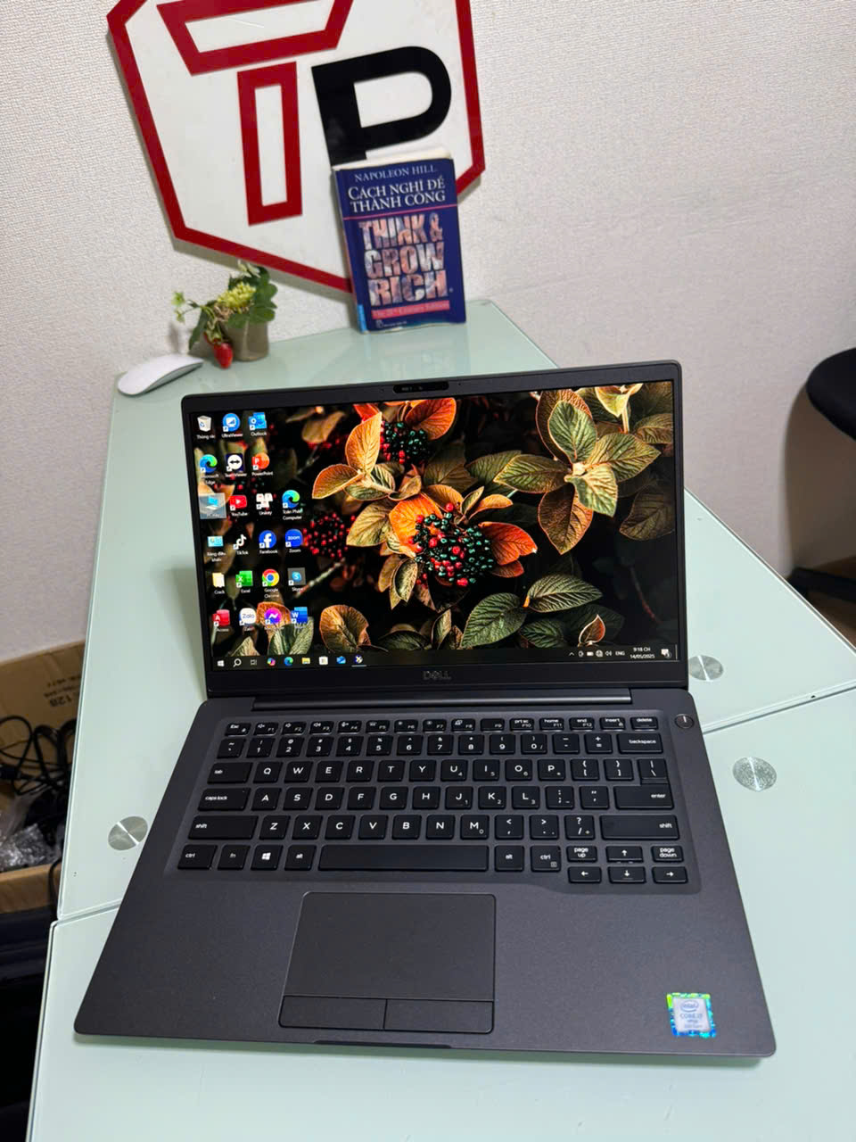 Dell Latitude 7400 (Phím US) / i7-8665U (up to 4.80Ghz | 4 nhân 8 luồng) / RAM 16GB / SSD 256GB /14 inch FHD IPS (1920x1080)