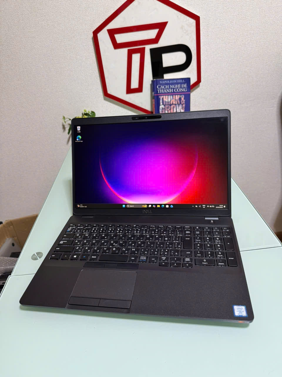 Dell Precision 3541 / i7-9850H (up to 4.6Ghz | 6 nhân 12 luồng) / RAM 16GB / SSD 512GB / Quadro P620/ 15.6 inch FHD IPS (1920x1080)