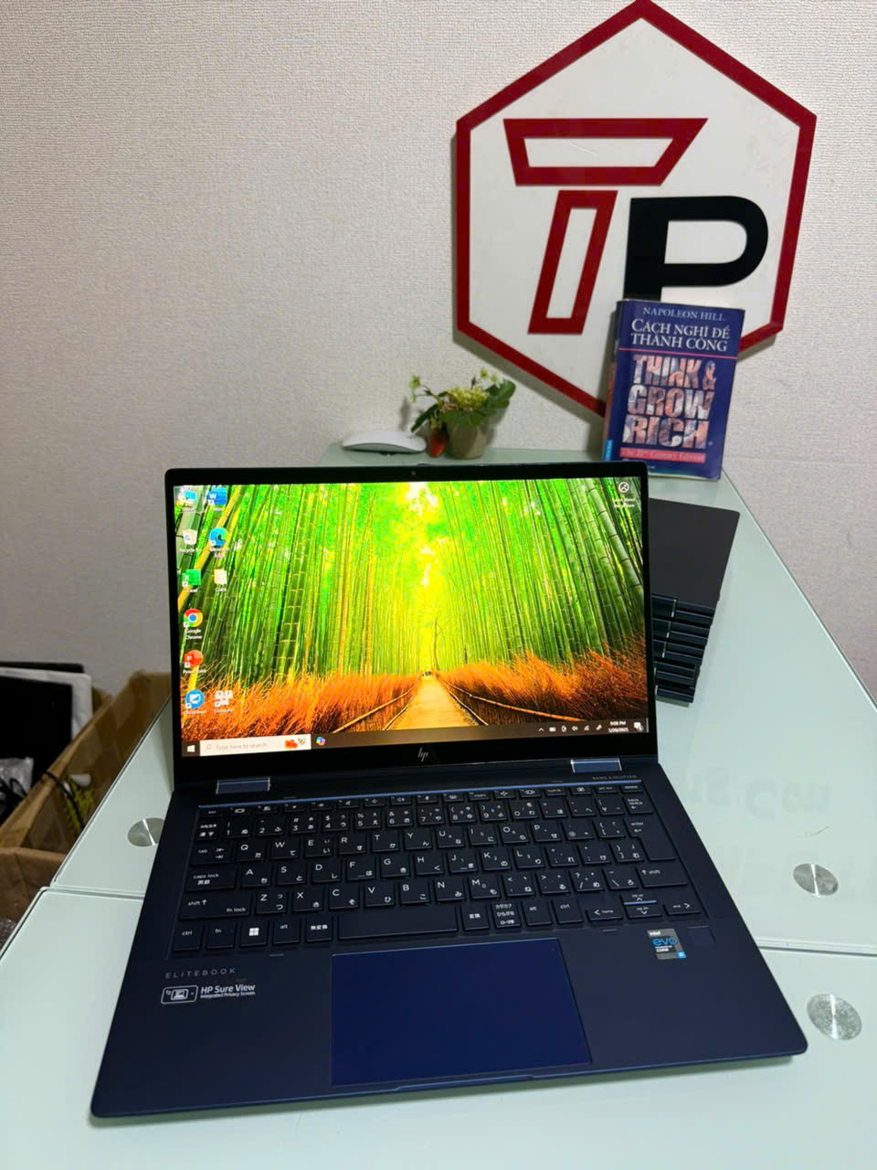 HP Elite Dragonfly G2 / Core i5-1135G7 (up to 4.2Ghz | 4 nhân 8 luồng) / RAM 8GB / SSD 256GB / 13.3 inch FHD IPS cảm ứng gập 360 độ (1920x1080)