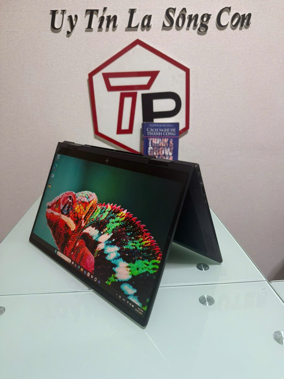 HP Envy X360 Convertible 15 / AMD Ryzen 7 4700U (up to 4.1Ghz | 8 nhân 8 luồng) / RAM 16GB / SSD 512GB / 15.6 inch FHD IPS cảm ứng 360 độ (1920x1080)