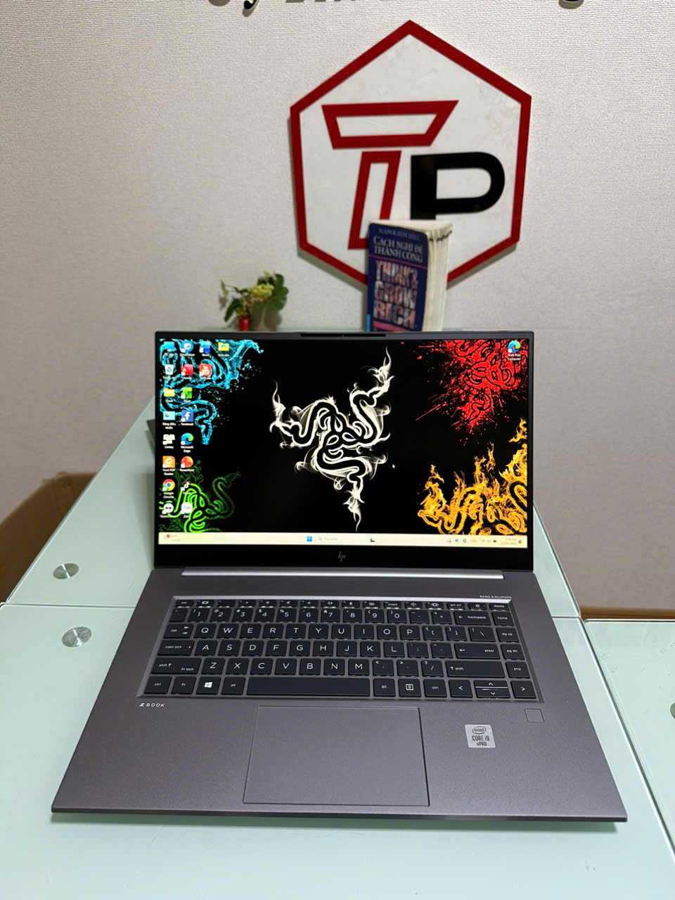 HP Zbook Studio G7 (Phím US) / i9-10885H (up to 5.3Ghz | 8 nhân 16 luồng) / RAM 32GB / SSD 512GB /Quadro T2000 Max Q / 15.6 inch FHD IPS(1920x1080)