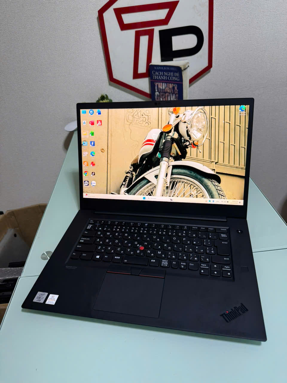 Lenovo Thinkpad P1 gen 3 / i7-10875H (up to 5.0Ghz | 8 nhân 16 luồng) / RAM 32GB / SSD 256GB /Quadro T1000 Max Q/ 15.6 inch 4k IPS (3840x2160)