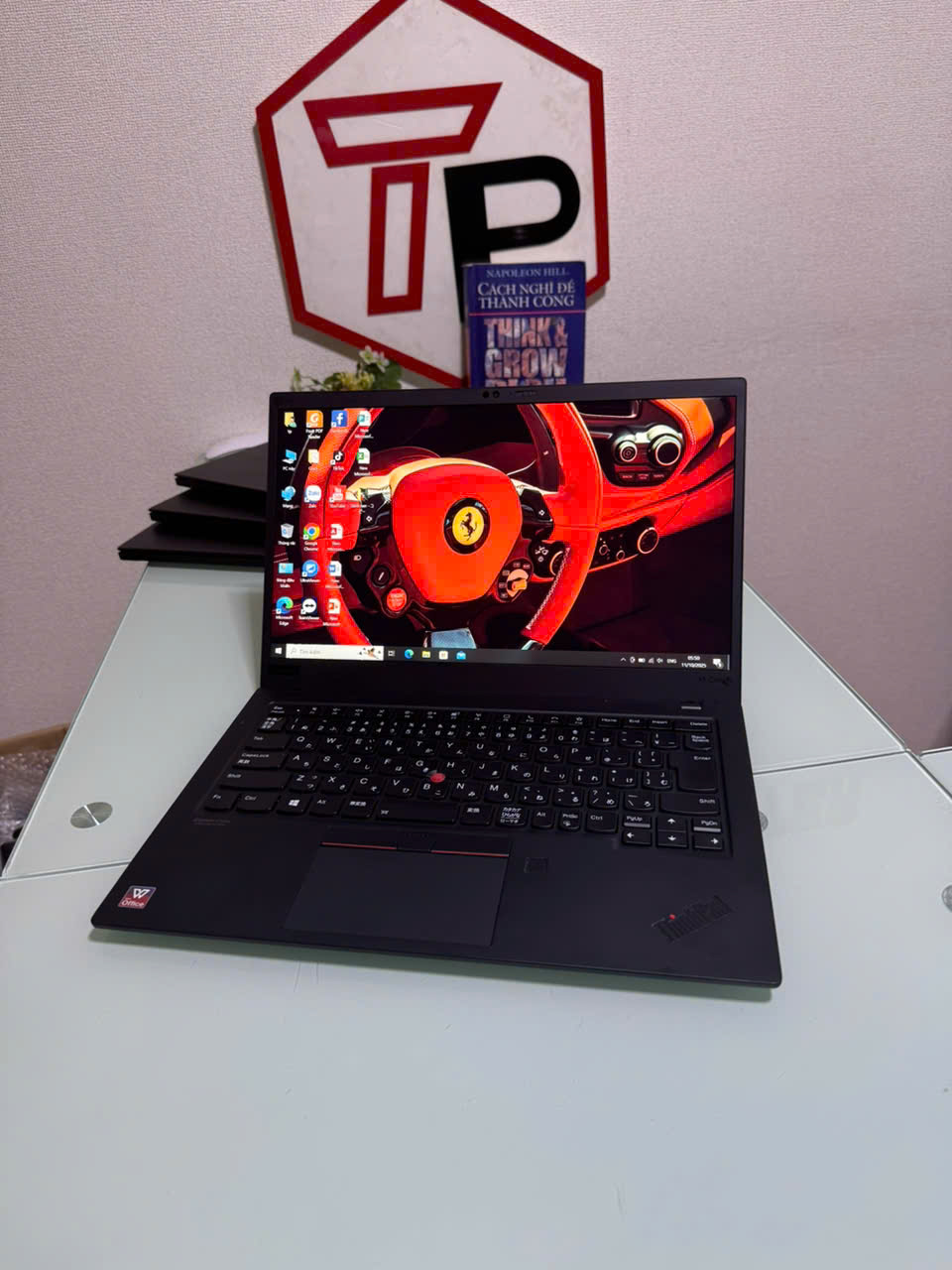 Lenovo Thinkpad X1 Carbon gen 8 / Core i7-10610U (up to 4.90Ghz | 4 nhân 8 luồng) / RAM 16GB / SSD 512GB / 14 inch FHD IPS(1920x1080)