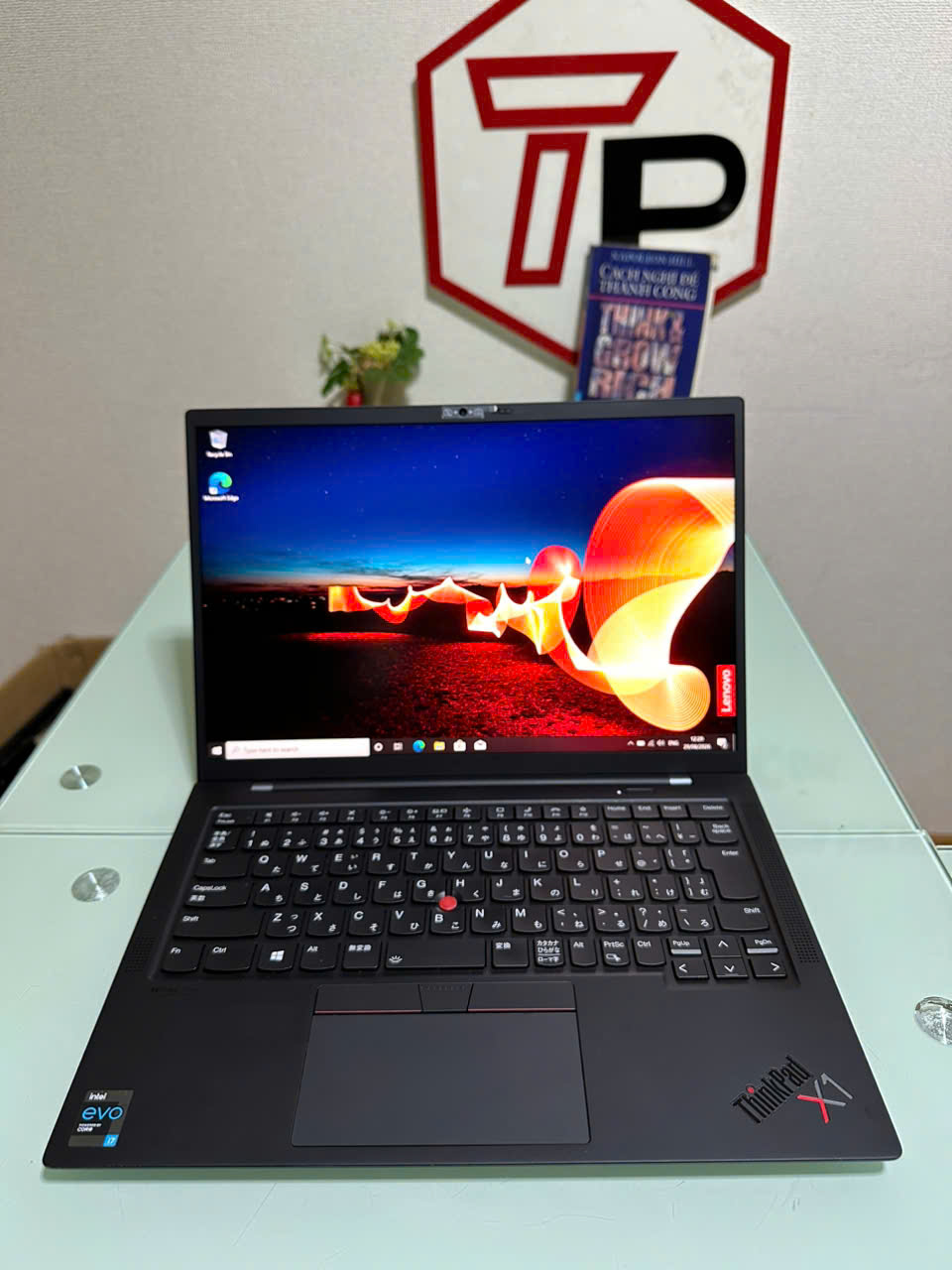 Lenovo Thinkpad X1 Carbon Gen 9 / i7-1165G7 (up to 4.7Ghz | 4 nhân 8 luồng) / RAM 16GB / SSD 512GB / 14 inch FHD+ IPS Cảm Ứng (1920x1200)