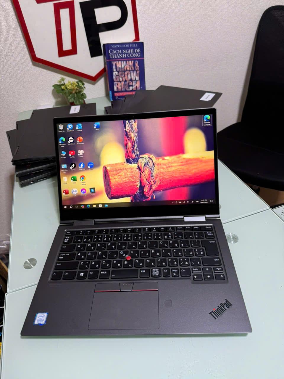 Lenovo Thinkpad X1 Yoga gen 4 (kèm bút) / Core i5-8265U (up to 3.90Ghz | 4 nhân 8 luồng) / RAM 8GB / SSD 256GB / 14 inch FHD IPS cảm ứng gập 360 (1920x1080)