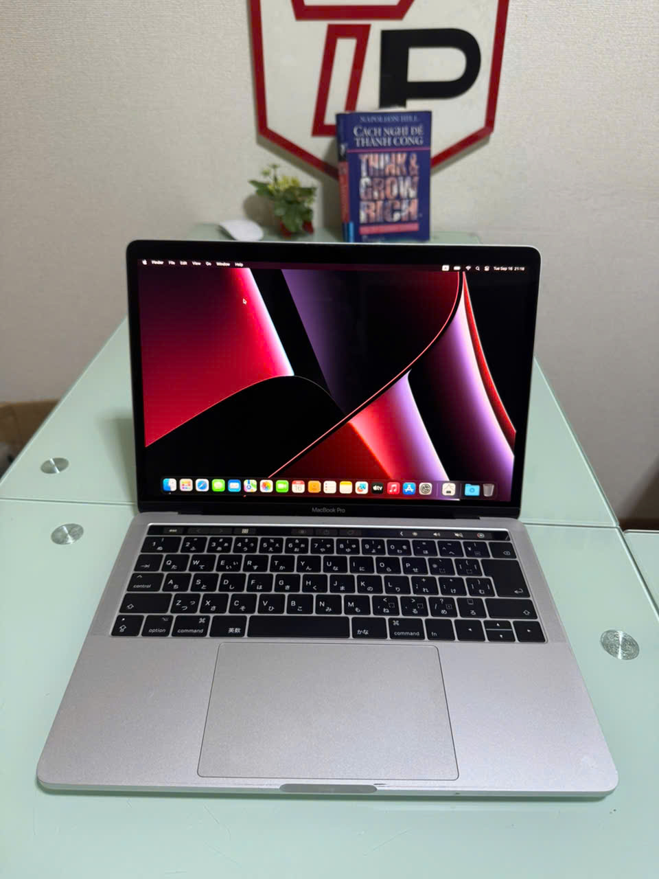 Macbook Pro 2017 Silver Touchbar / i5 / RAM 8GB / SSD 256GB / 13.3 inch 2k (2560x1600)