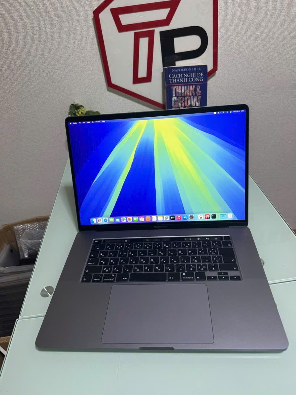 Macbook Pro 2019 Grey / i7 / RAM 16GB / SSD 1TB /AMD Radeon Pro 5300M /16 inch 3k (3072x1920)