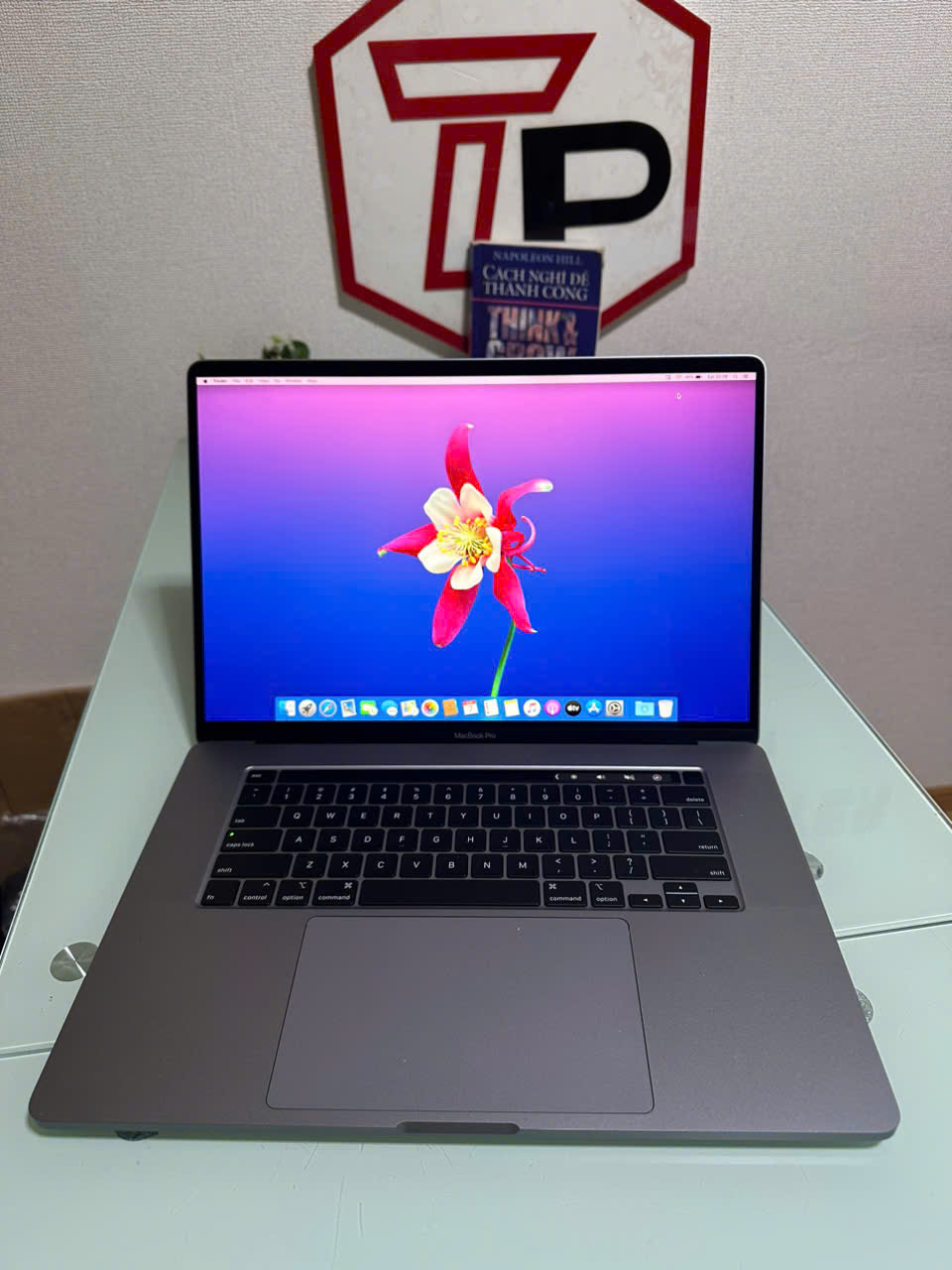 Macbook Pro 2019 Grey (Phím US) / Core i7 / RAM 32GB / SSD 512GB /AMD Radeon Pro 5300M /16 inch 3k (3072x1920)