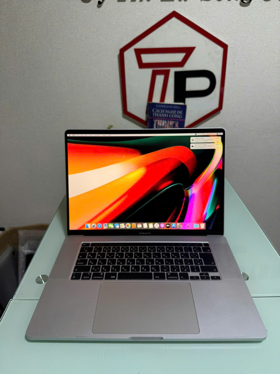 Macbook Pro 2019 Silver / Core i9 / RAM 16GB / SSD 512GB /AMD Radeon Pro 5300M /16 inch 3k (3072x1920)