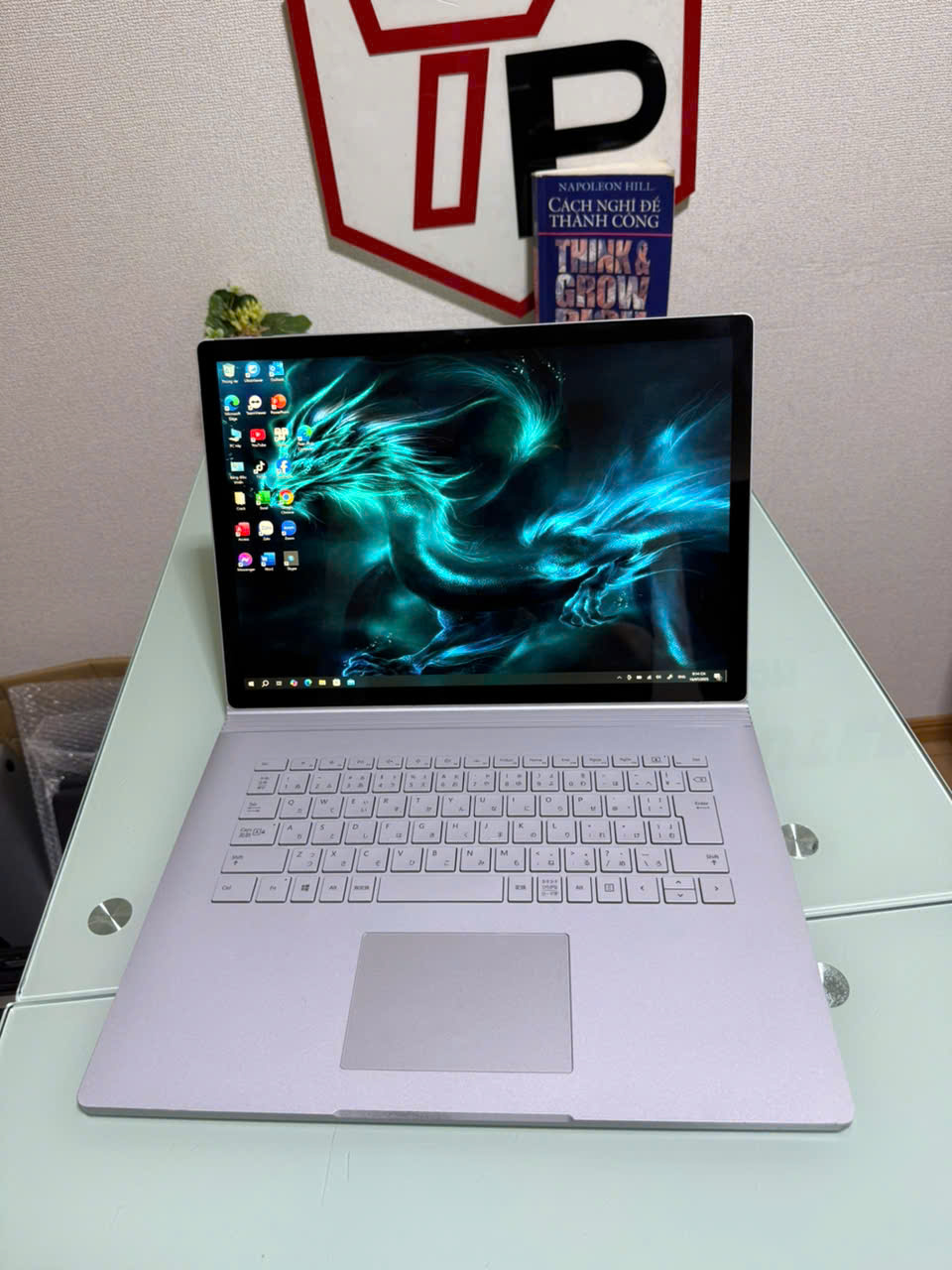 Surface Book 2 / Core i7-8650U (up to 4.20Ghz | 4 nhân 8 luồng) / RAM 16GB / SSD 512GB / GTX1060 / 15 inch 3k IPS (3240x2160) cảm ứng