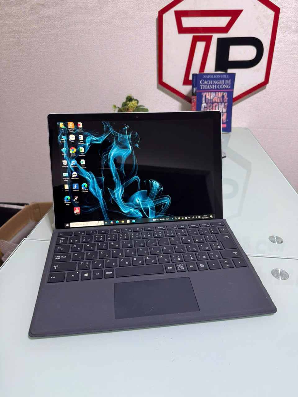 Surface Pro 5 / i5-7300U (up to 3.50Ghz | 2 nhân 4 luồng) / RAM 8GB / SSD 256GB / 12.3 inch 2k+ IPS cảm ứng (2736x1824)