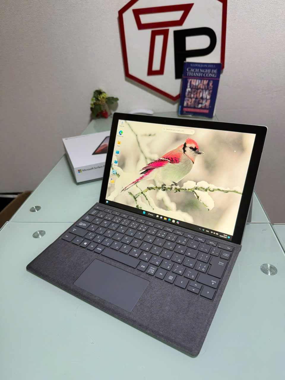 Surface Pro 7 / Core i5-1035G4 (up to 3.70Ghz | 4 nhân 8 luồng) / RAM 8GB / SSD 128GB / 12.3 inch 2k+ IPS cảm ứng (2736x1824)