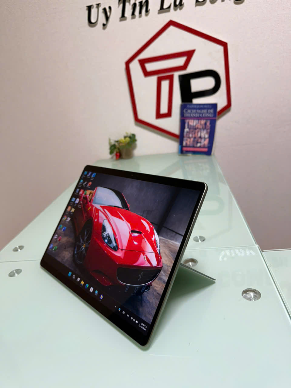 Surface Pro 9 (kèm phím đen) / i5-1235U (up to 4.40Ghz | 10 nhân 12 luồng) / RAM 8GB / SSD 256GB / 13 inch 2k+ IPS cảm ứng (2880 x 1920)